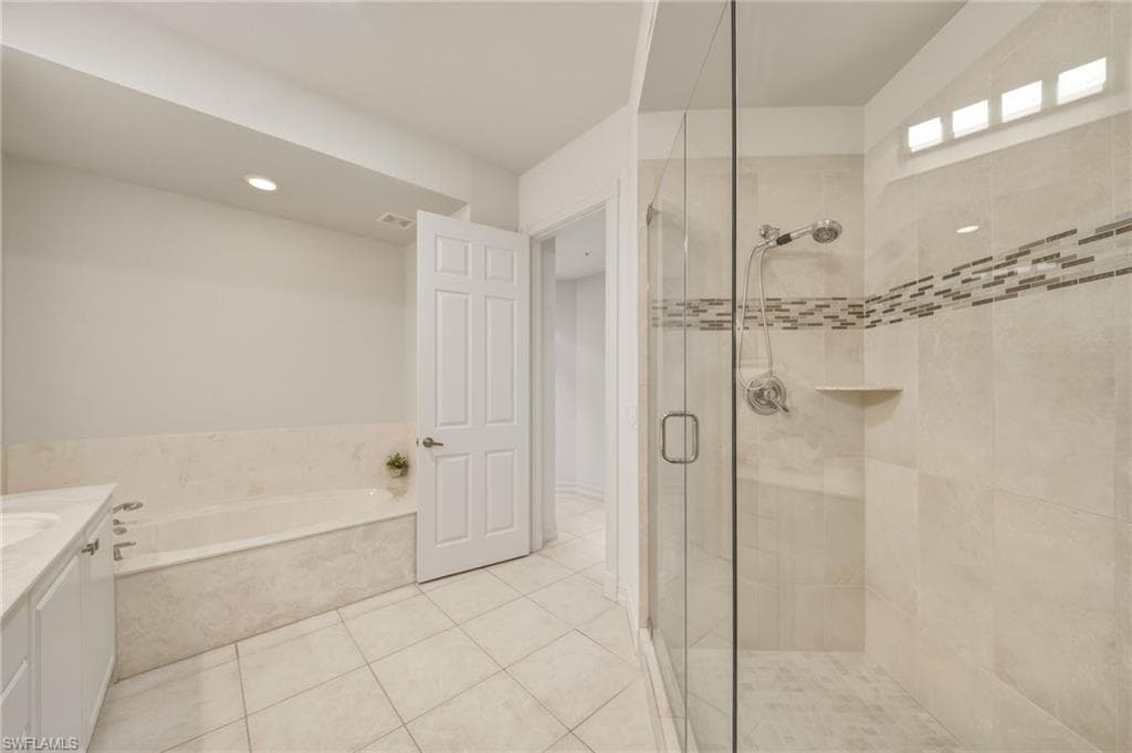 1845 Les Chateaux BLVD 303-25