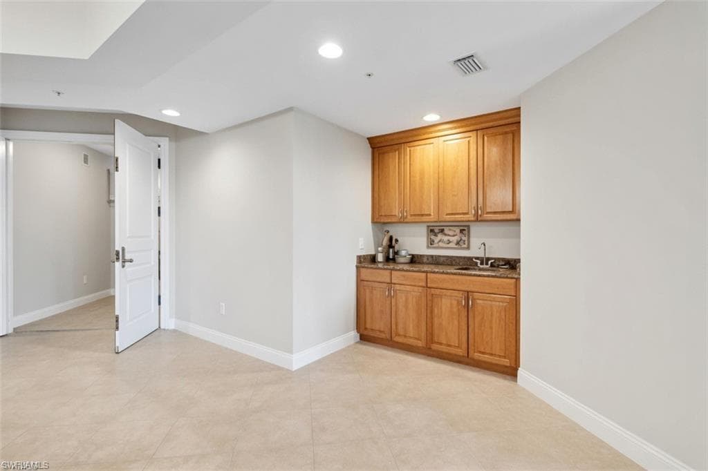 6081 Silver King BLVD 202-5