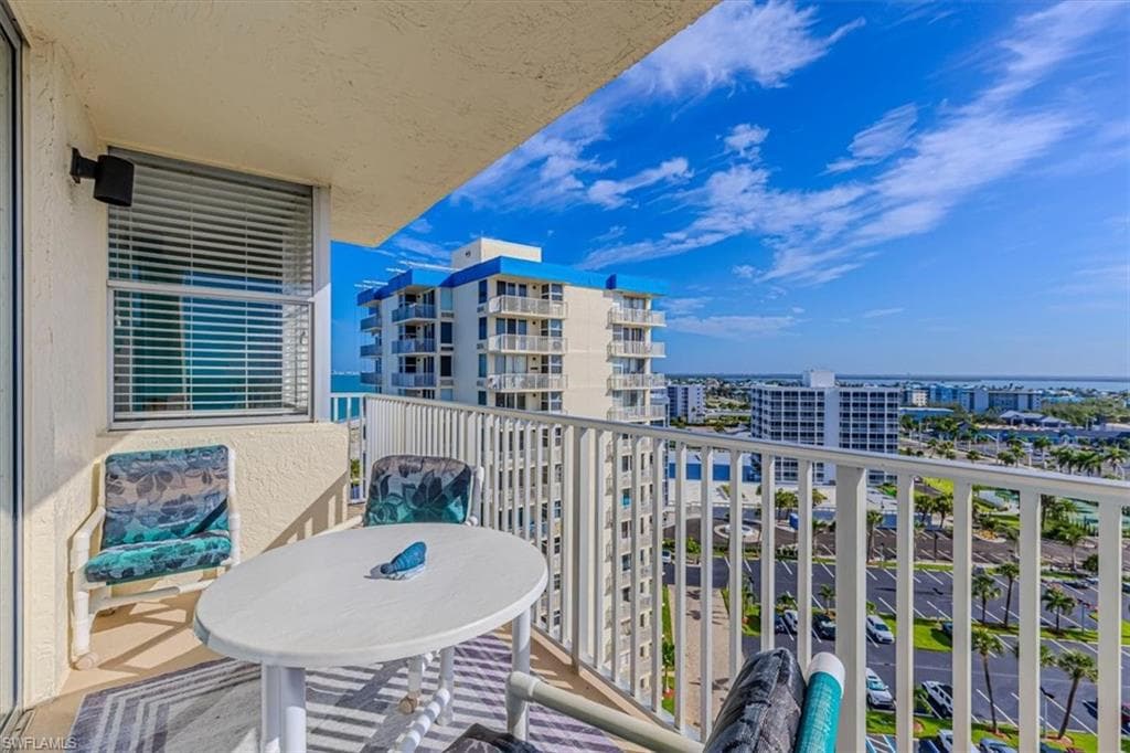 7330 Estero BLVD 1107-32