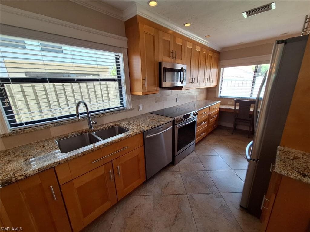 551 Beachwalk CIR-25