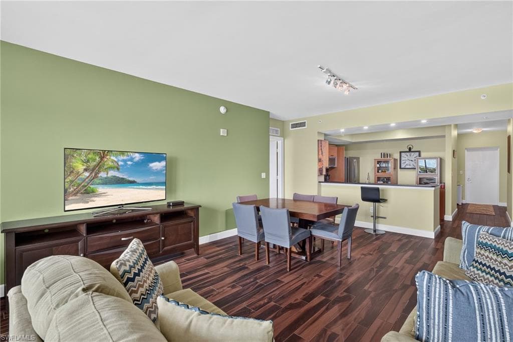 3000 Oasis Grand BLVD 505-7