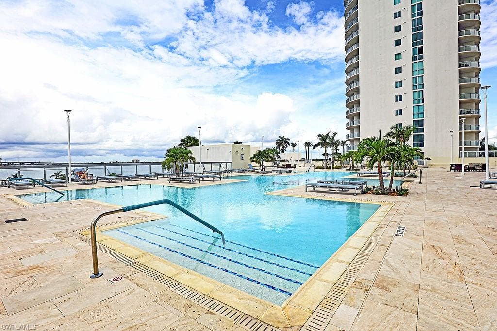3000 Oasis Grand BLVD 505-33