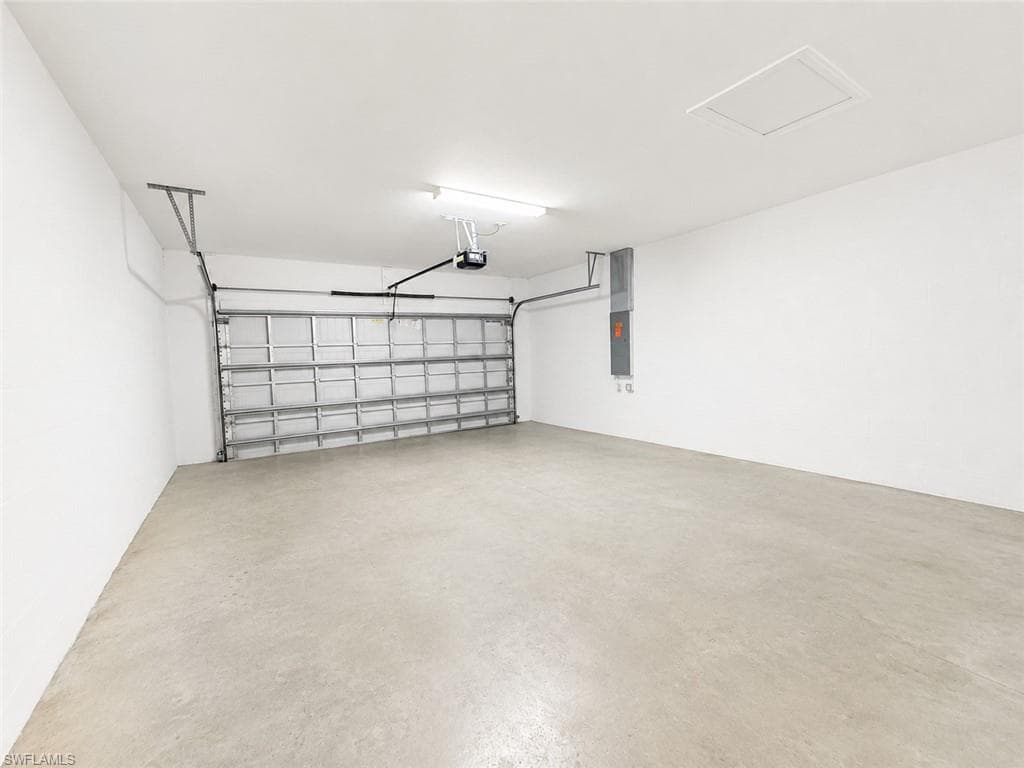 3929 Hampton CIR-16