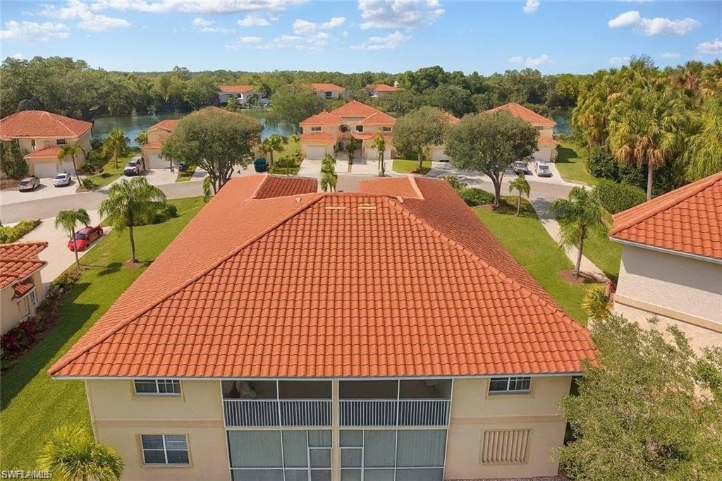 700 Luisa LN 2-7
