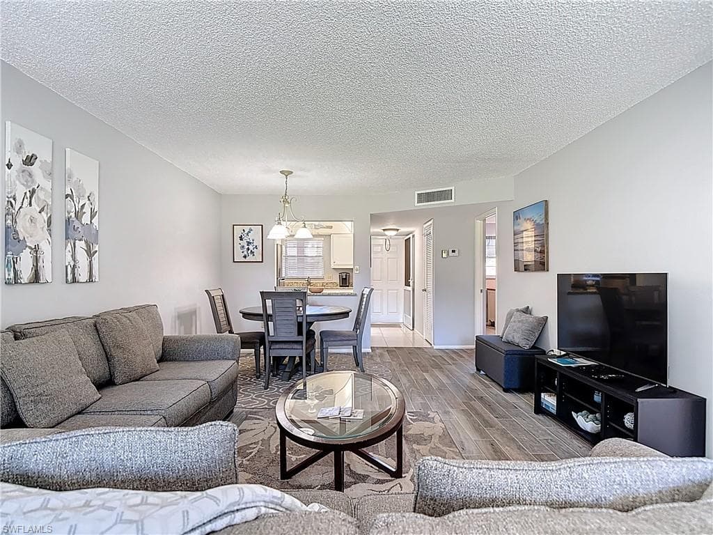 200 Turtle Lake CT 109-18