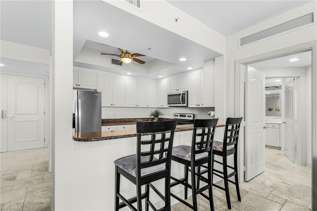 2090 W First ST 1009-11