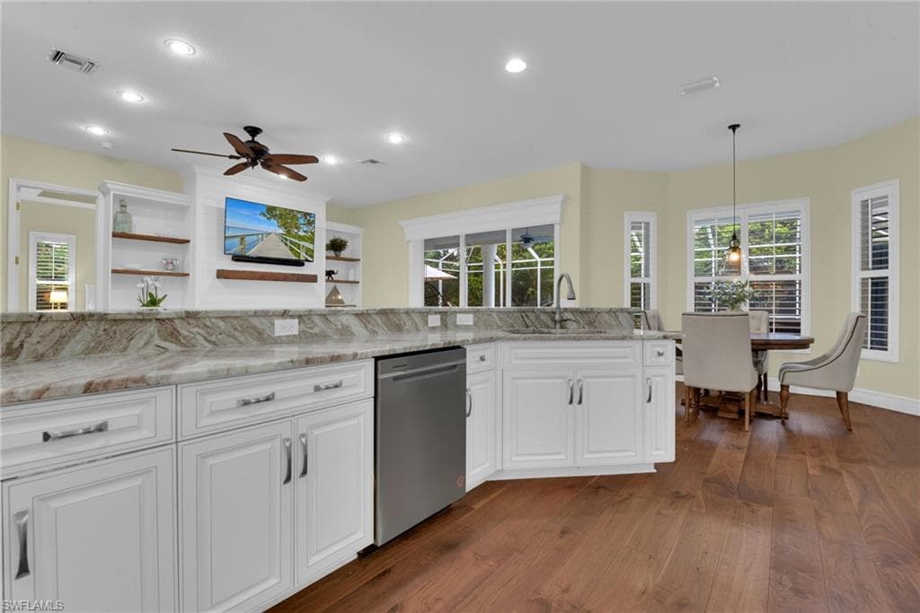 11620 Spoonbill LN-6