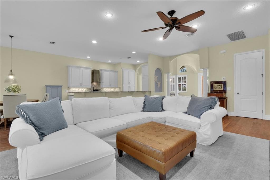 11620 Spoonbill LN-16