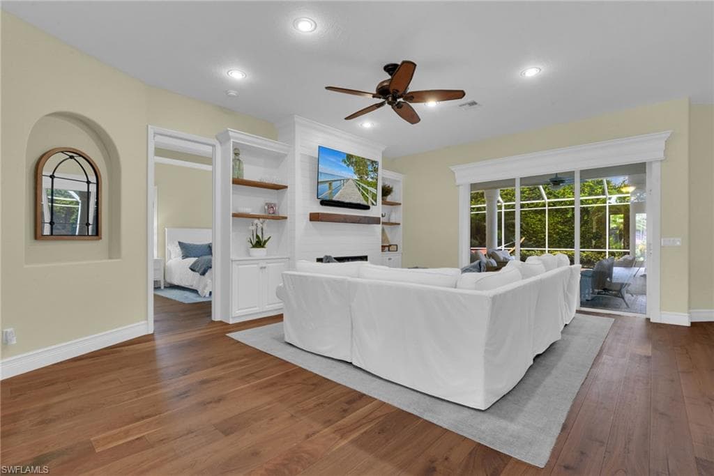 11620 Spoonbill LN-9