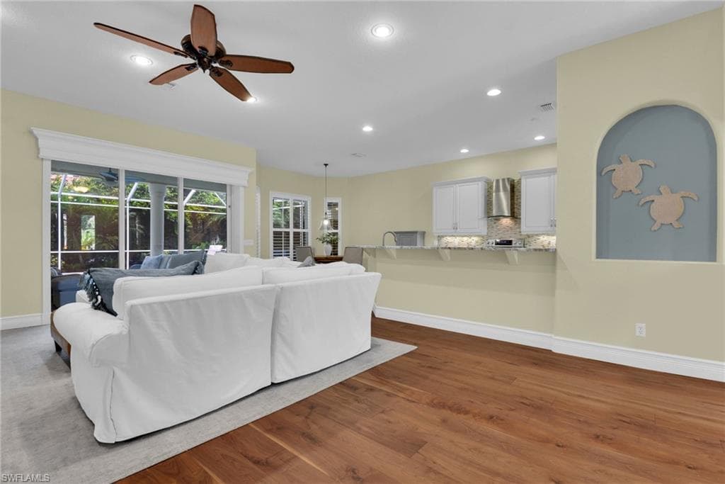 11620 Spoonbill LN-15