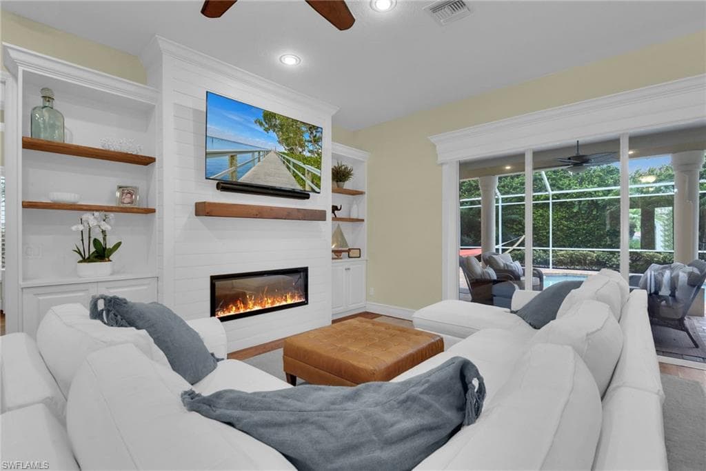 11620 Spoonbill LN-4