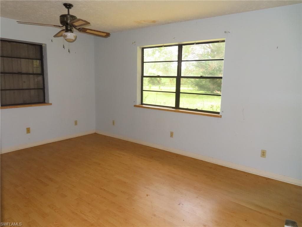 5255 Pioneer 23rd ST-14
