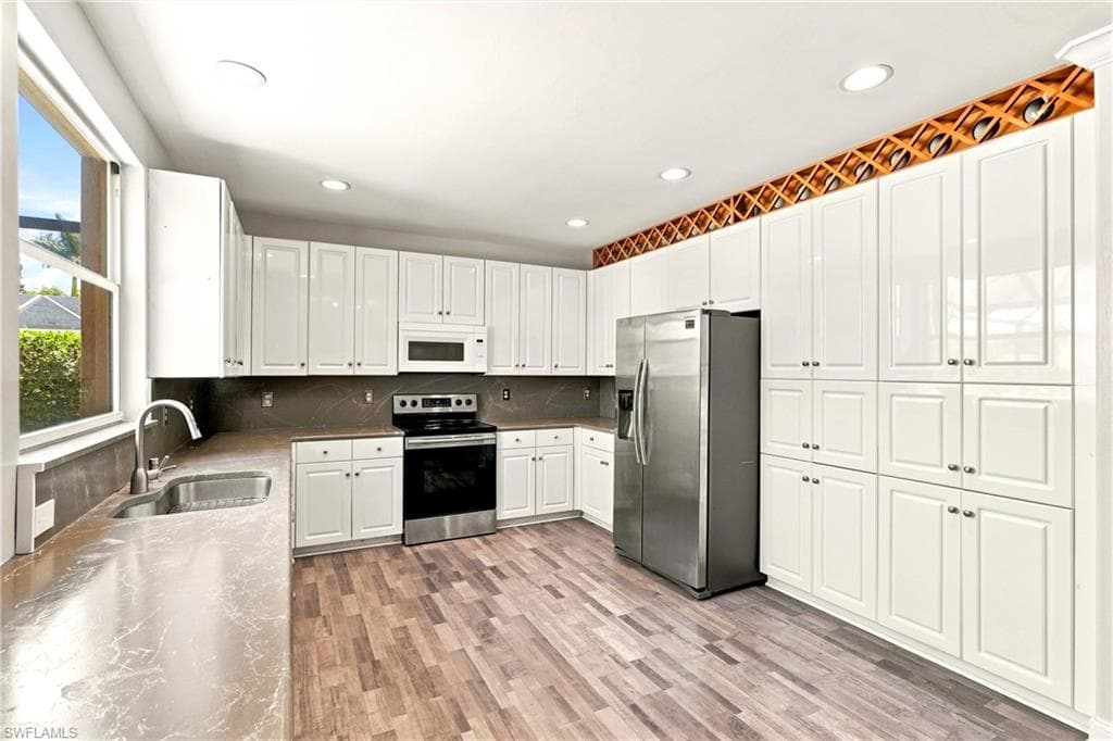 13031 Shoreside CT-9
