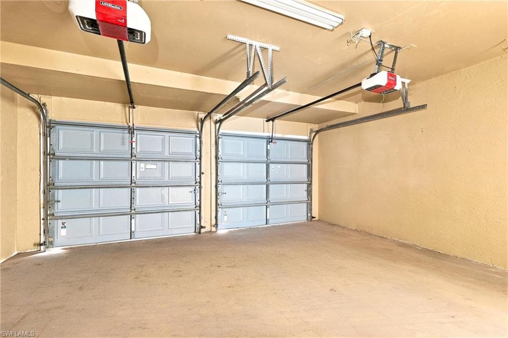 13031 Shoreside CT-33