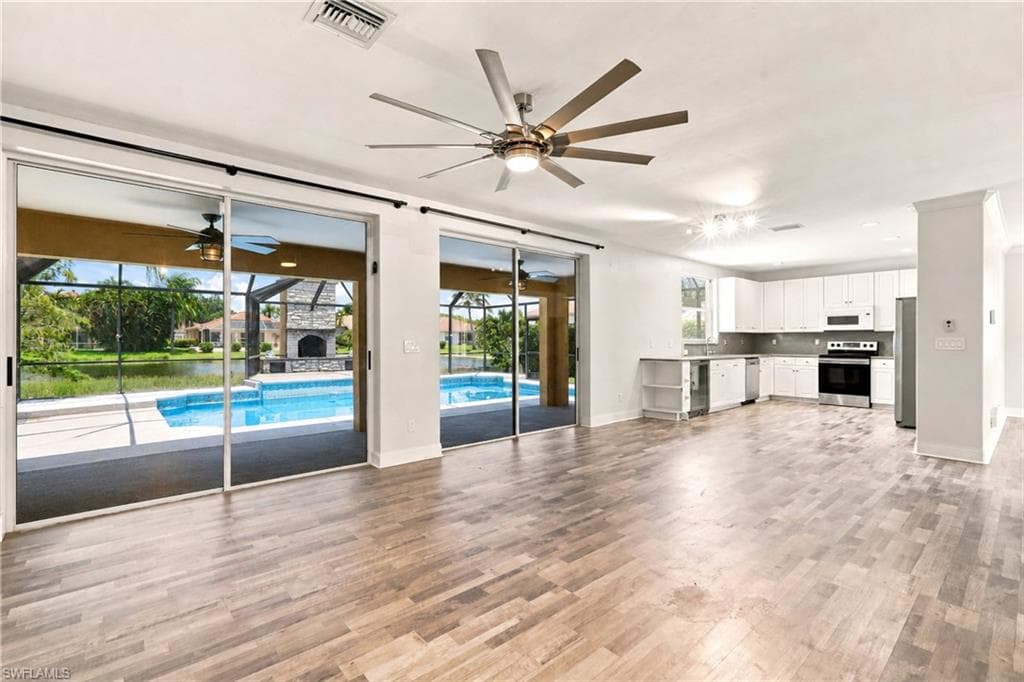 13031 Shoreside CT-14