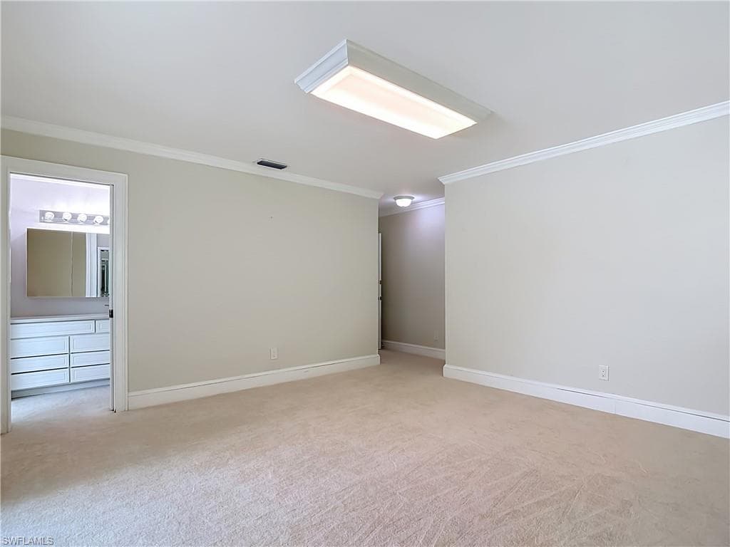 225 3rd ST-32