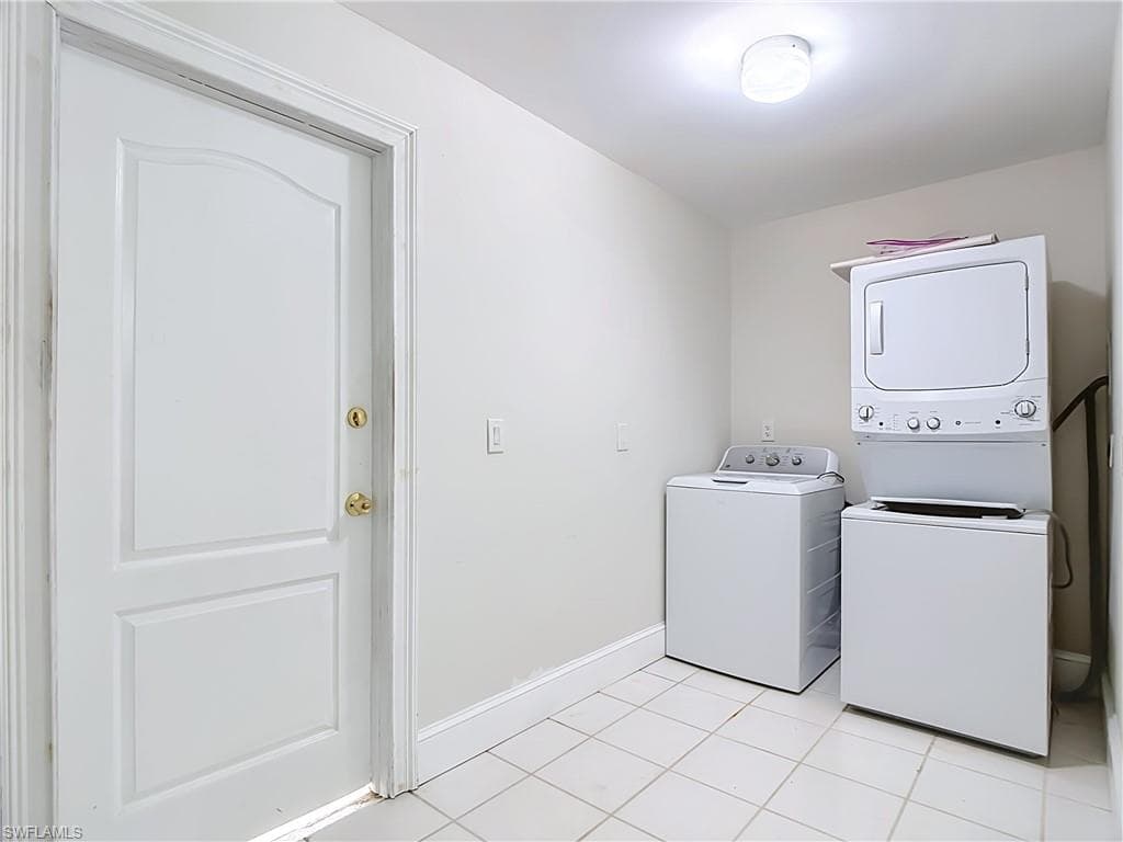 225 3rd ST-41