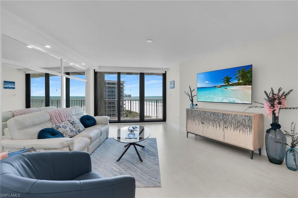 320 Seaview CT 1607-10