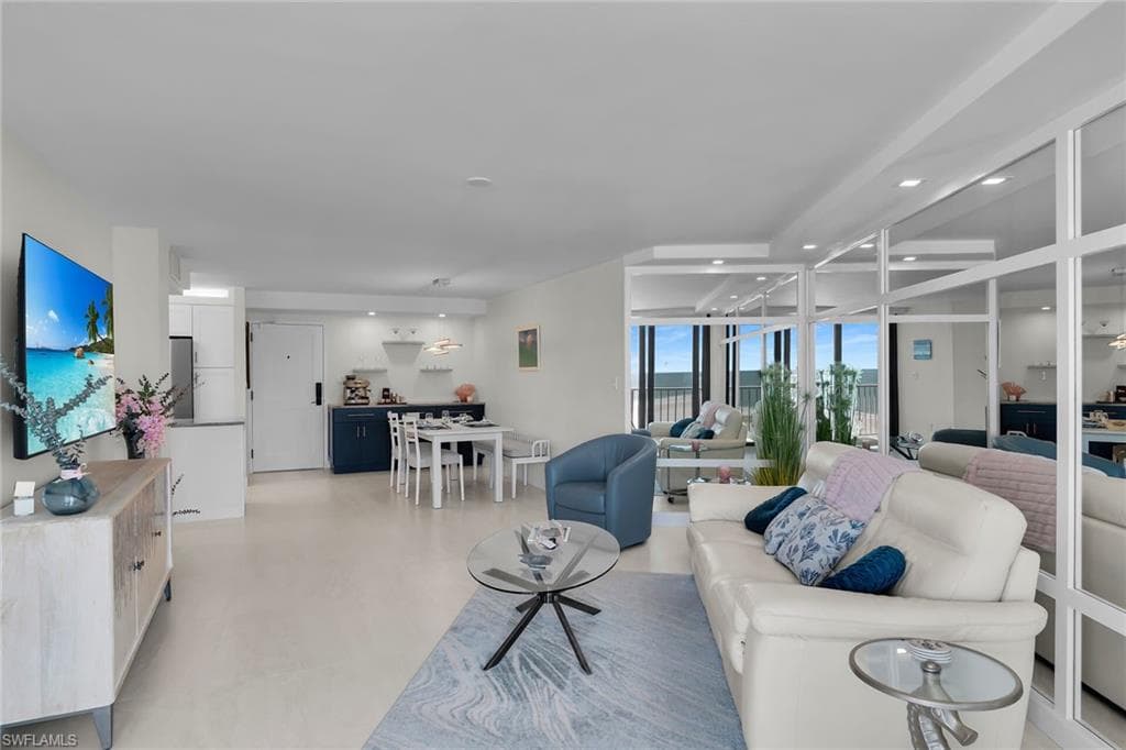 320 Seaview CT 1607-15