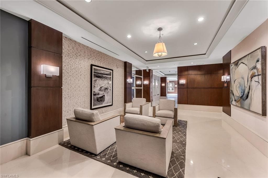 285 Grande WAY 503-6