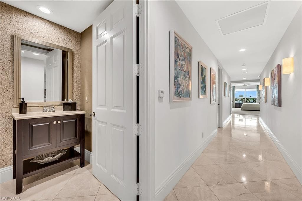 285 Grande WAY 503-22