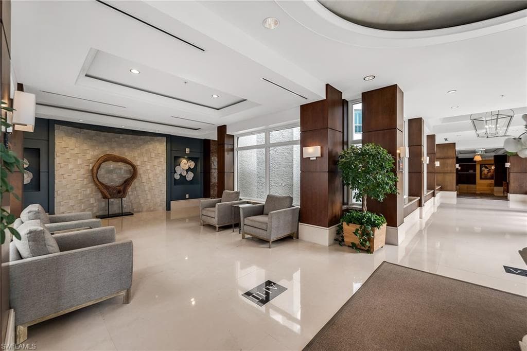 285 Grande WAY 503-5