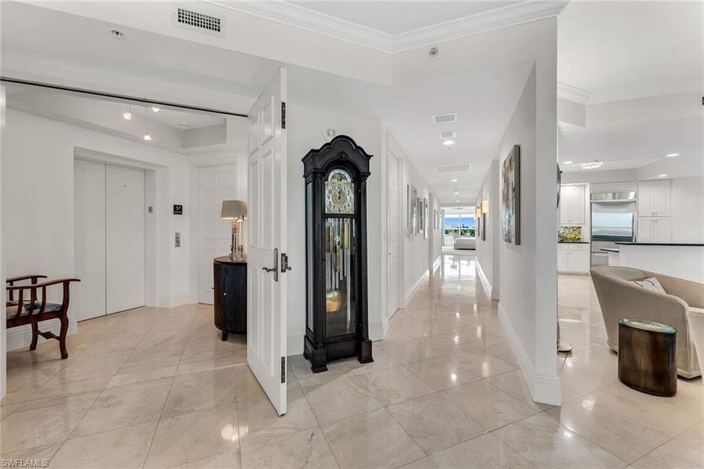 285 Grande WAY 503-24