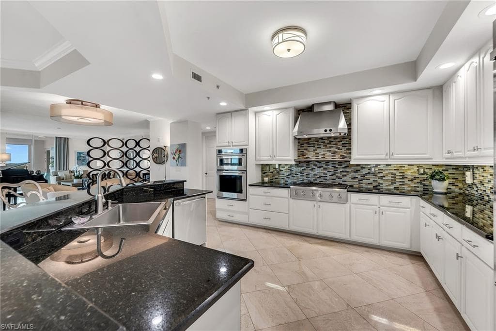 285 Grande WAY 503-19