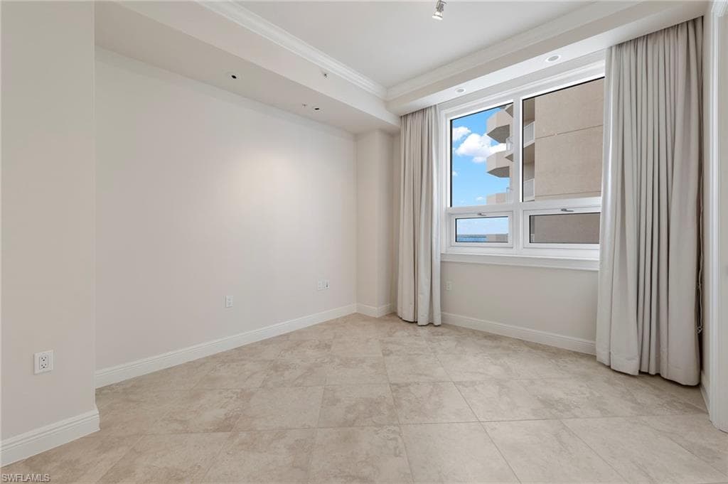 2090 W 1st ST E2605-17