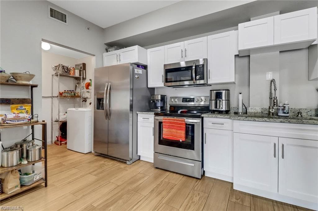 6361 Aragon WAY 106-2
