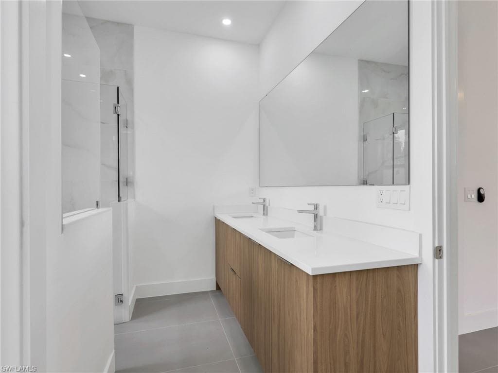 11225 Carnegie AVE-17
