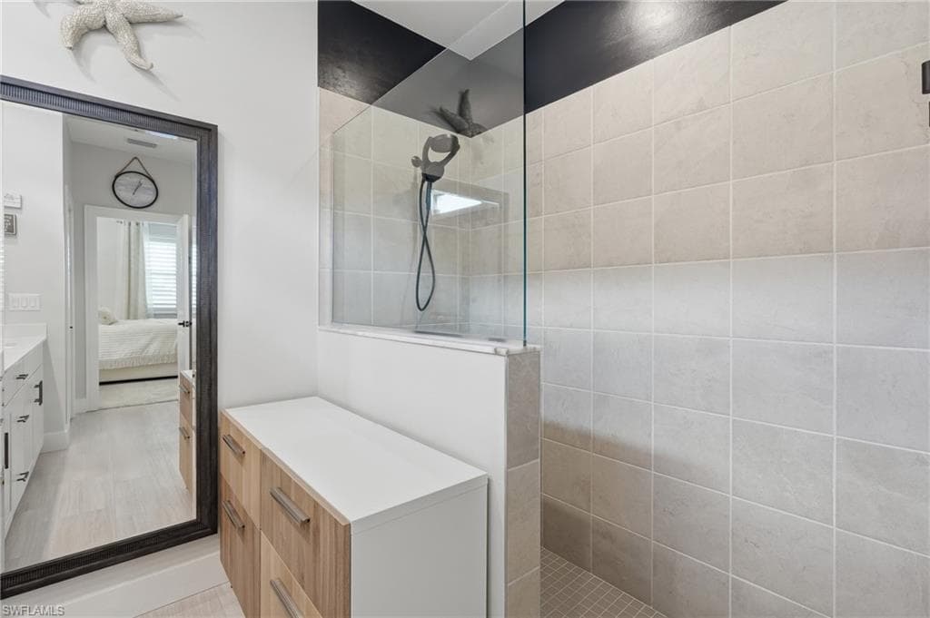 18566 Ives DR-17