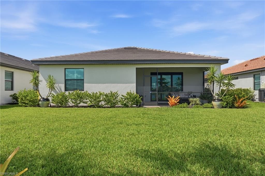 18566 Ives DR-26