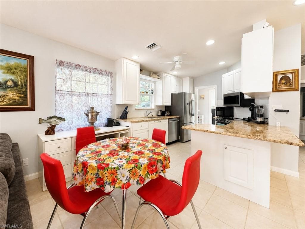 4907 Lasqueti WAY-5
