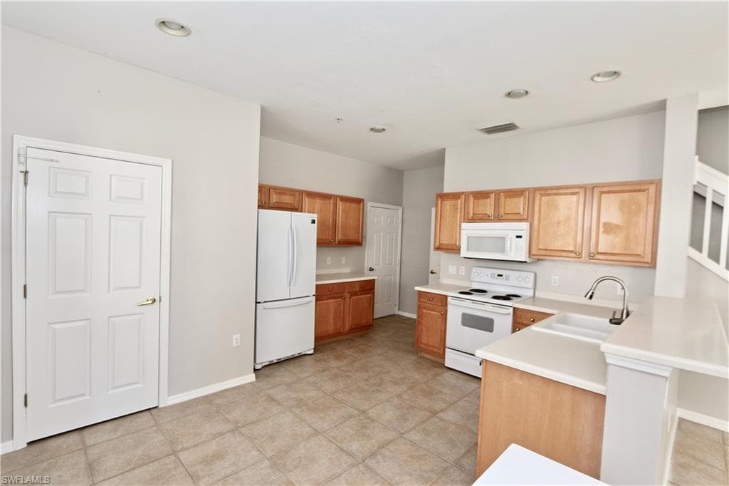 1055 Albany CT 217-16
