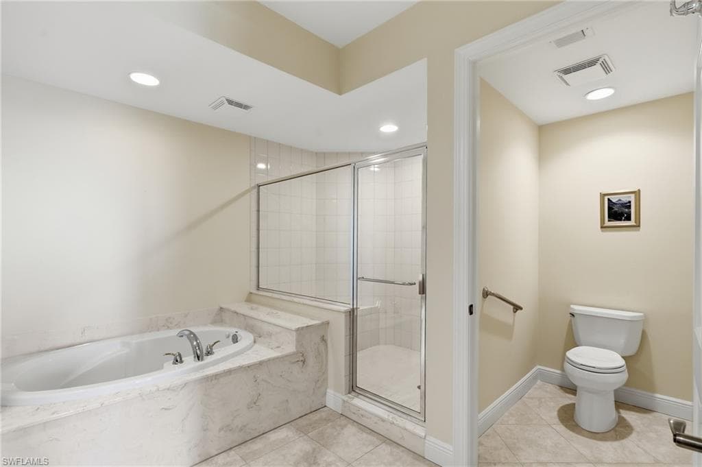 285 Grande WAY 401-27