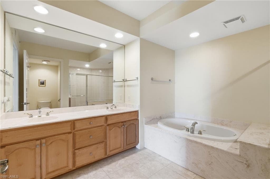 285 Grande WAY 401-26