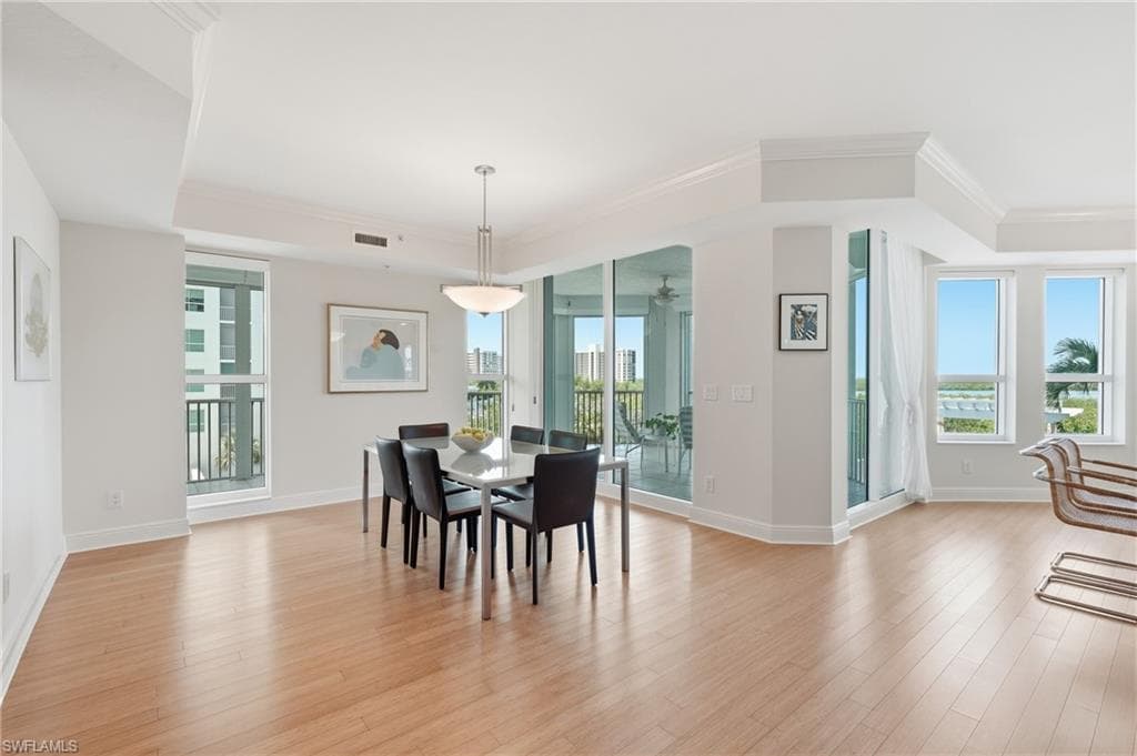 285 Grande WAY 401-3