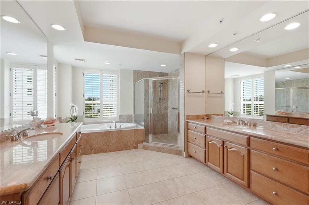 285 Grande WAY 401-21
