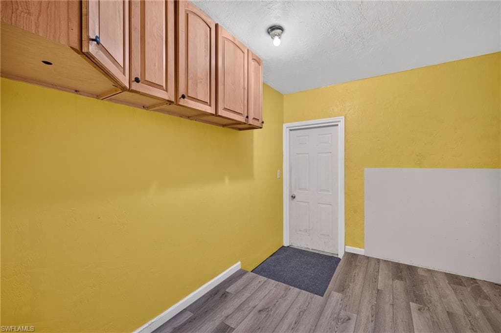 425 Muskegon AVE-15