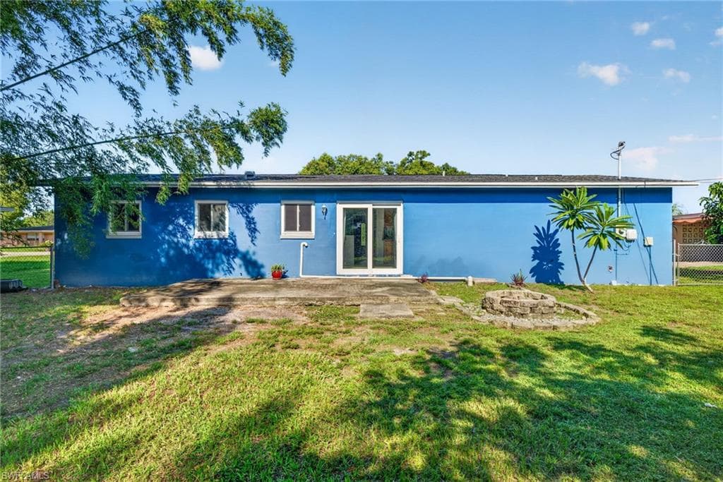 425 Muskegon AVE-16