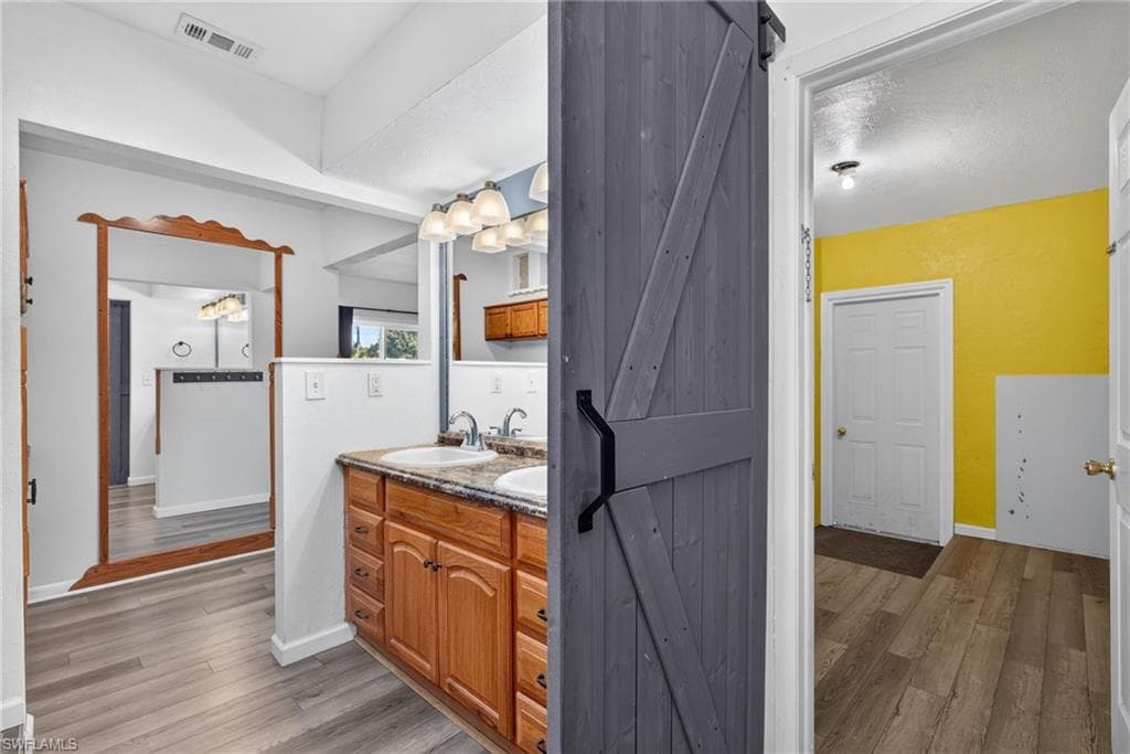425 Muskegon AVE-5