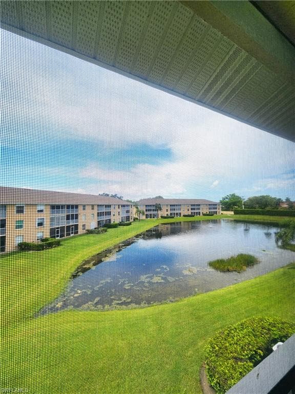 9640 Victoria LN 305-21
