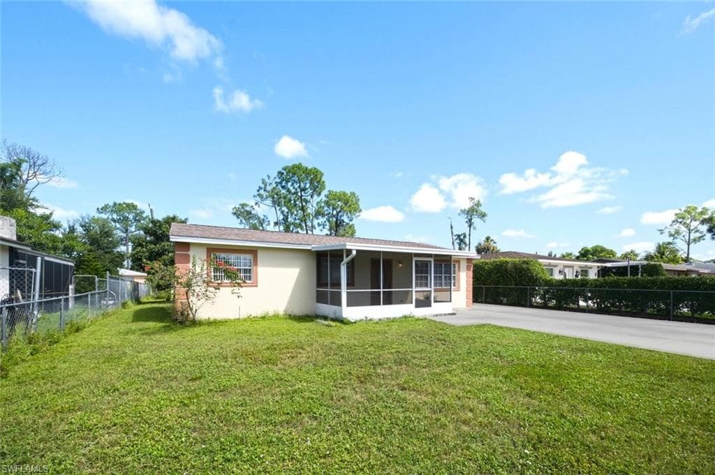 5449 Hardee ST-2
