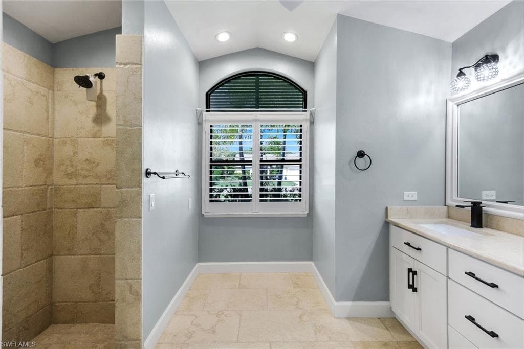 520 Raven WAY-15