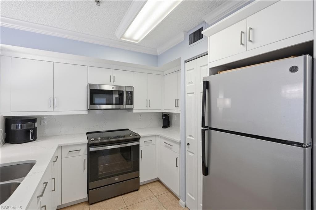 1270 Wildwood Lakes BLVD 208-8
