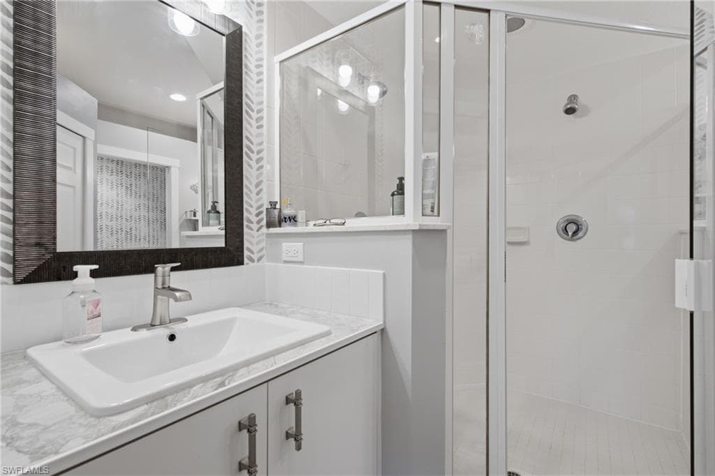 20040 Seagrove ST 1606-15