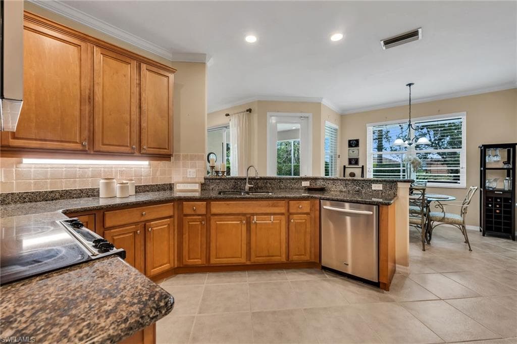 3657 Recreation LN-7