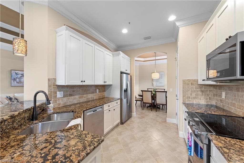 10351 Glastonbury CIR 201-7
