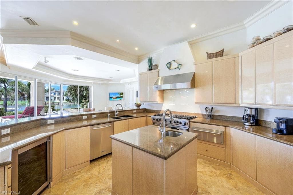 1030 Galleon DR-8